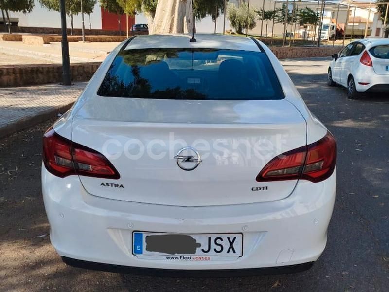 Usado Opel Astra Excellence 110 CV (80 kW) 2016 Blanco Berlina
