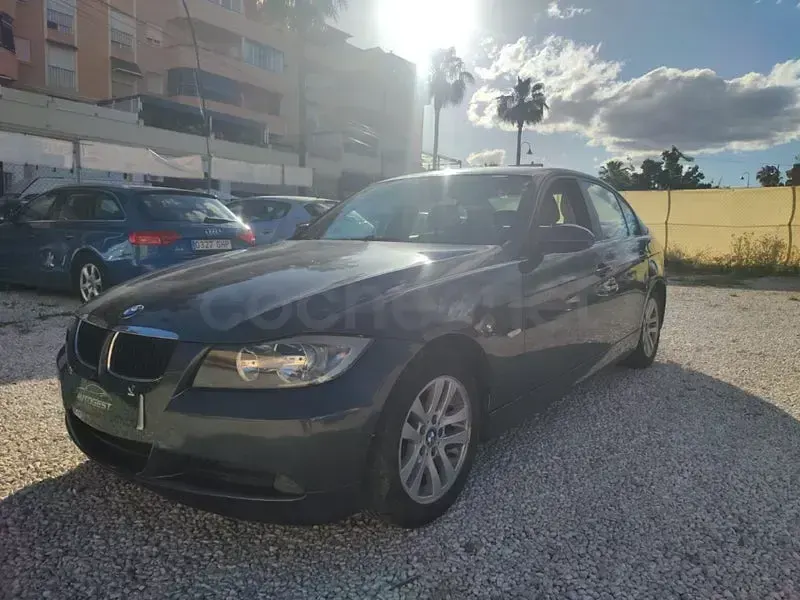 Usado BMW 318 129 HP (94 kW) 2006 Cinzento Sedan