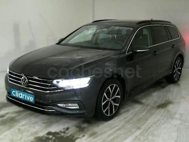 Usado VW Passat 150 CV (110 kW) 2022 Gris / plata Familiar