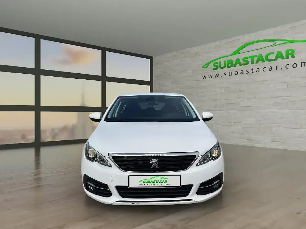 Usado Peugeot 308 Active 130 CV (95 kW) 2021 Blanco