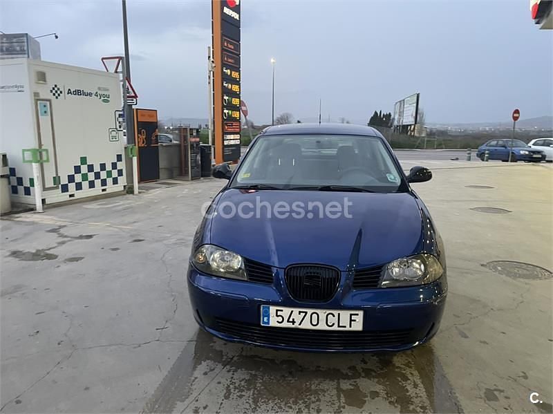 Usado Seat Ibiza Fresh 64 CV (47 kW) 2003 Azul Utilitario