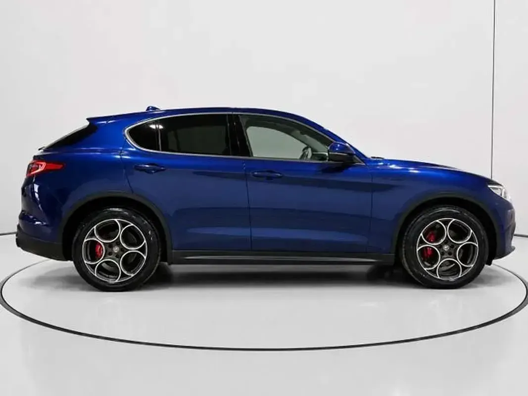 Usado Alfa Romeo Stelvio Sprint 190 CV (139 kW) 2021 Azul SUV