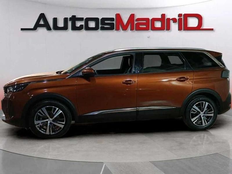 Usado Peugeot 5008 Allure 131 CV (96 kW) 2021 Marrón Monovolumen