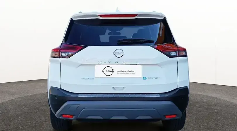 Usado Nissan X-Trail N-Connecta 213 CV (156 kW) 2025 Yuki white sólido SUV