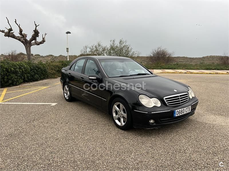 Usado Mercedes C270 Avantgarde 170 CV (125 kW) 2004 Negro Berlina