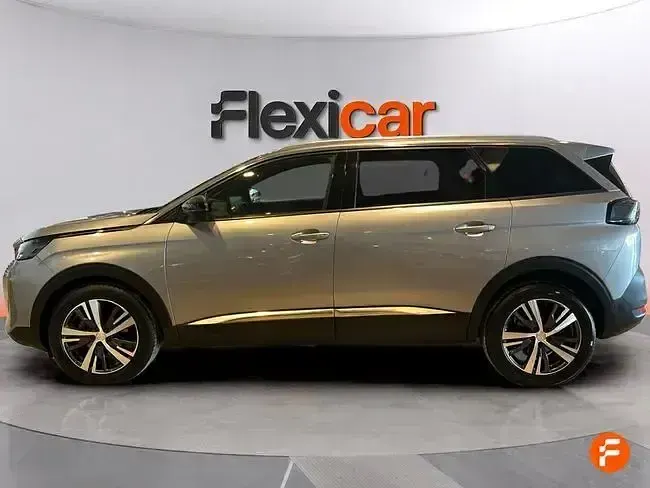 Usado Peugeot 5008 Allure 130 CV (95 kW) 2024 Gris SUV