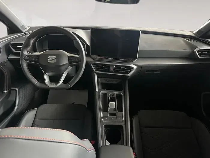Usado Seat Leon FR 204 CV (150 kW) 2025 Rojo Berlina