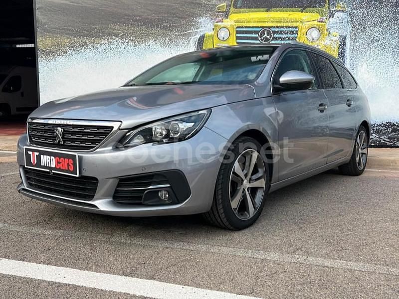 Usado Peugeot 308 SW Allure 130 CV (95 kW) 2019 Gris / plata Familiar