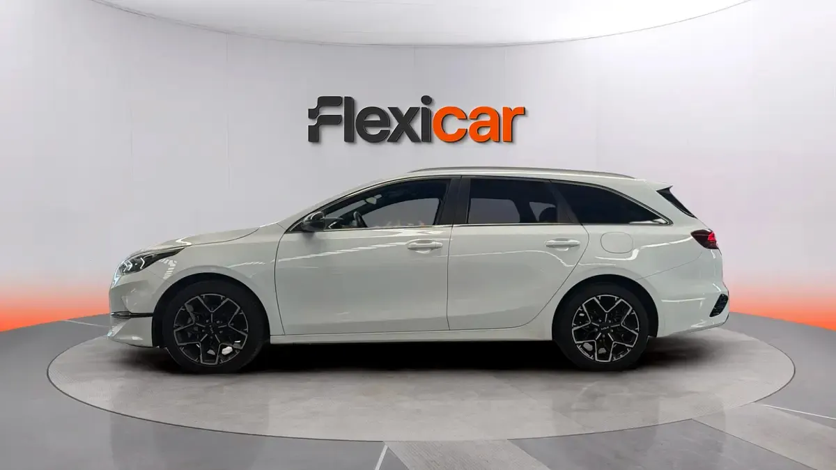 Usado Kia Ceed 101 CV (74 kW) 2025 Blanco Utilitario