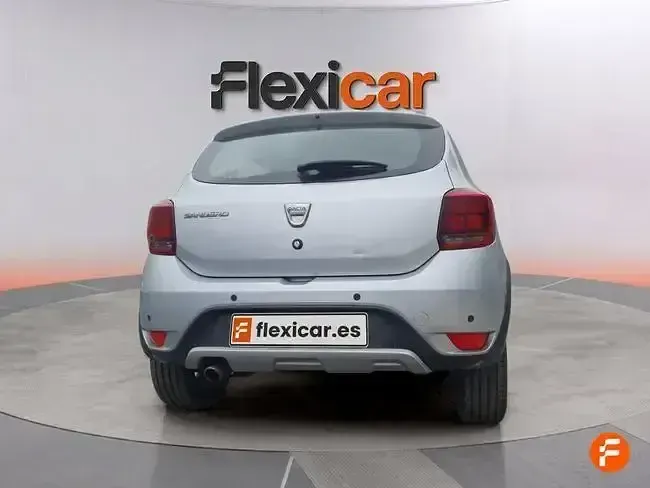 Usado Dacia Sandero Essentiel 90 CV (66 kW) 2019 Gris