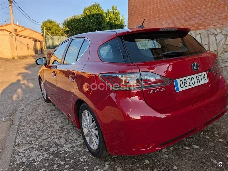 Usado Lexus CT200h 136 CV (100 kW) 2013 Rojo Berlina