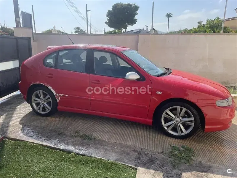 Usado Seat Leon Sport 150 CV (110 kW) 2004 Rojo Utilitario