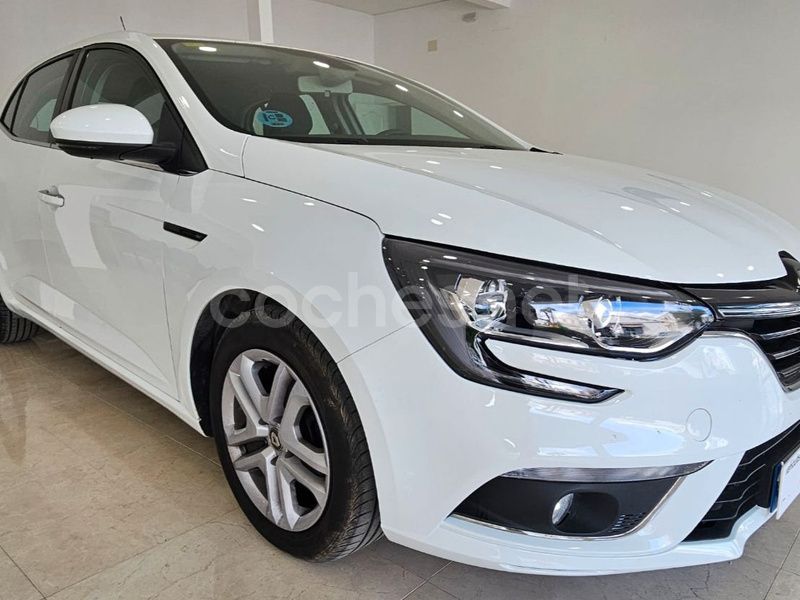 Blanco Usado 2019 Renault Mégane IV Bose Edition Berlina | 10.490 € - Imagen 1/4
