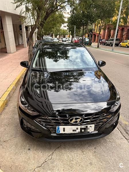 Usado Hyundai i30 110 CV (80 kW) 2024 Negro Berlina