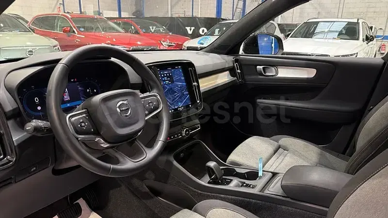 Usado Volvo XC40 Core 163 HP (119 kW) 2024 Preto SUV