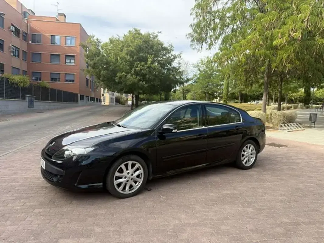 Usado Renault Laguna III GT 131 CV (96 kW) 2011 Negro Berlina