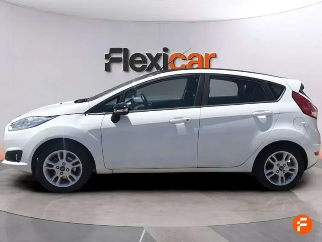 Usado Ford Fiesta Active 86 CV (63 kW) 2017 Blanco Utilitario