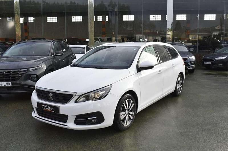 Usado Peugeot 308 SW Style 131 CV (96 kW) 2021 Blanco Familiar
