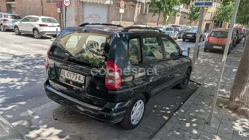 Usado Mitsubishi Space Runner 122 CV (89 kW) 1998 Verde Monovolumen