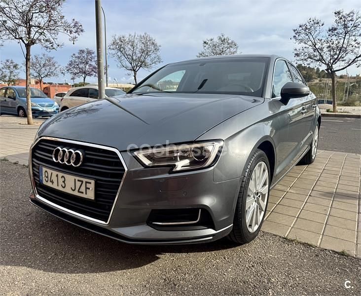 Gris / plata Usado 2017 Audi A3 Design Berlina | 14.800 € (Precio justo) - Imagen 1/4