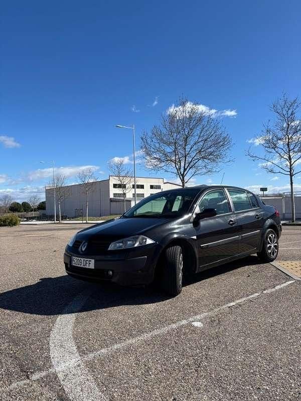 Usado Renault Mégane II Expression 80 CV (58 kW) 2005 Rojo Berlina
