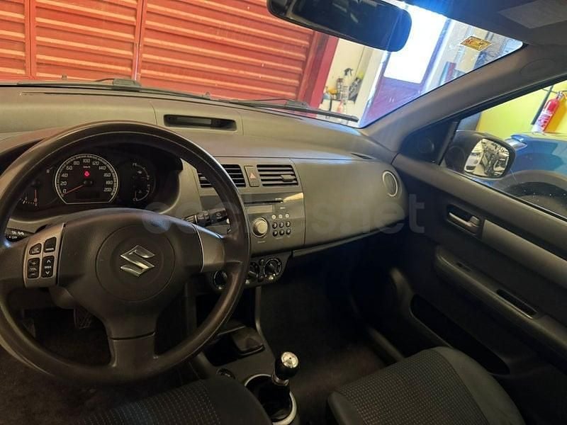 Usado Suzuki Swift GL 92 CV (67 kW) 2007 Rojo Utilitario