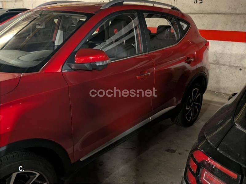 Usado MG ZS Luxury 106 CV (77 kW) 2025 Granate SUV