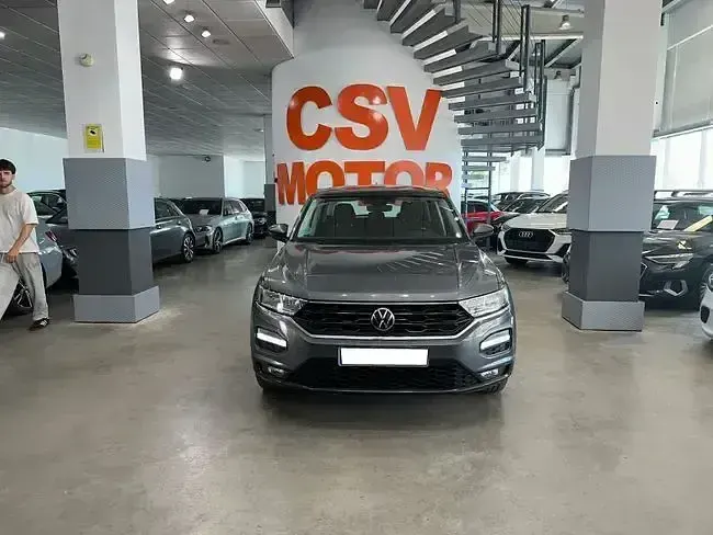 Usado VW T-Roc Edition 116 CV (85 kW) 2021 Gris SUV