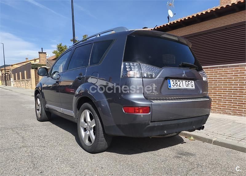 Usado Mitsubishi Outlander Intense+ 140 CV (102 kW) 2008 Gris / plata SUV