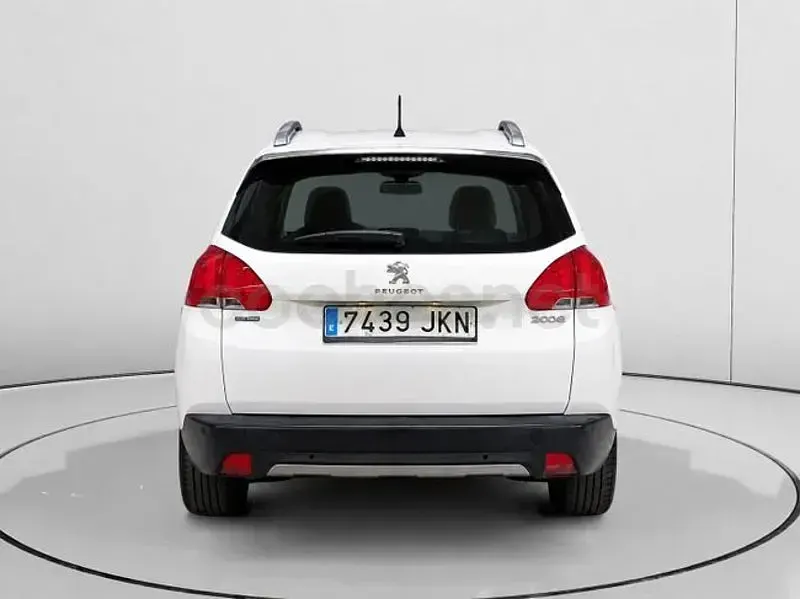 Usado Peugeot 2008 Allure 130 CV (95 kW) 2015 Blanco SUV