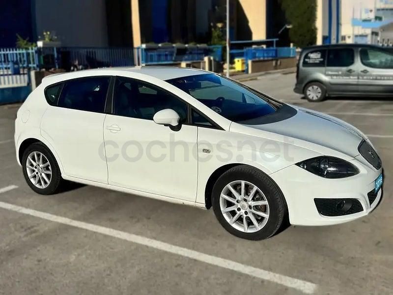 Usado Seat Leon Style 105 CV (77 kW) 2010 Blanco Utilitario