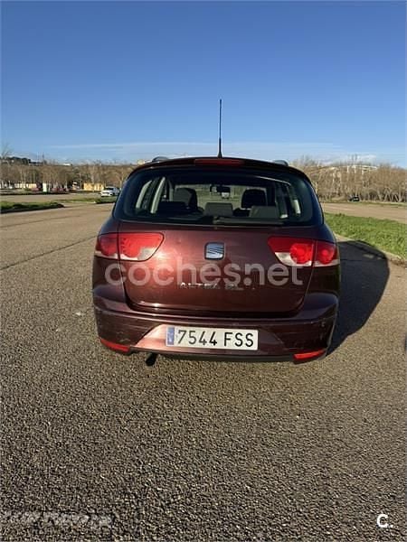Usado Seat Altea XL Stylance 105 CV (77 kW) 2007 Granate Monovolumen