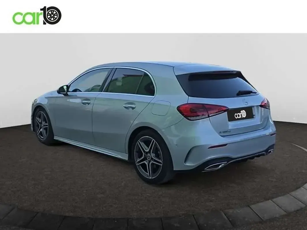 Usado Mercedes A180 109 CV (80 kW) 2019 Gris Utilitario