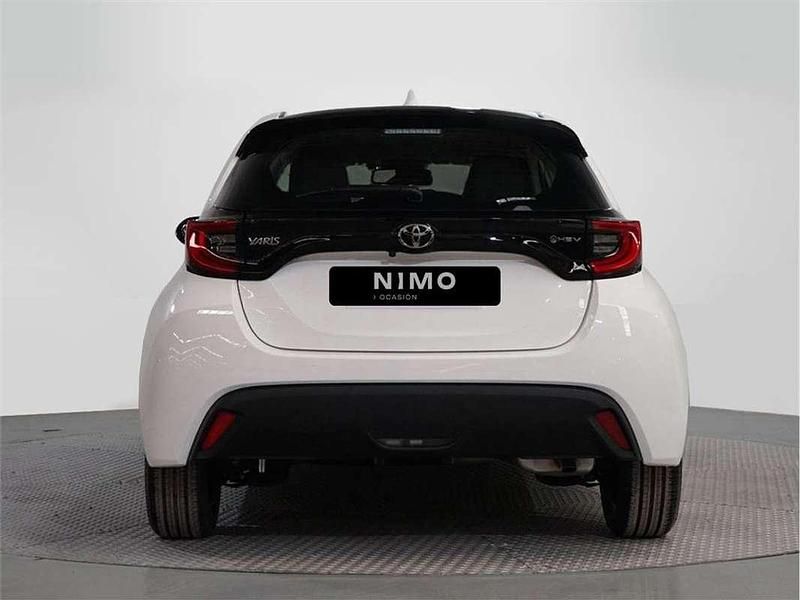 Usado Toyota Yaris Hybrid Active 116 CV (85 kW) 2025 Utilitario