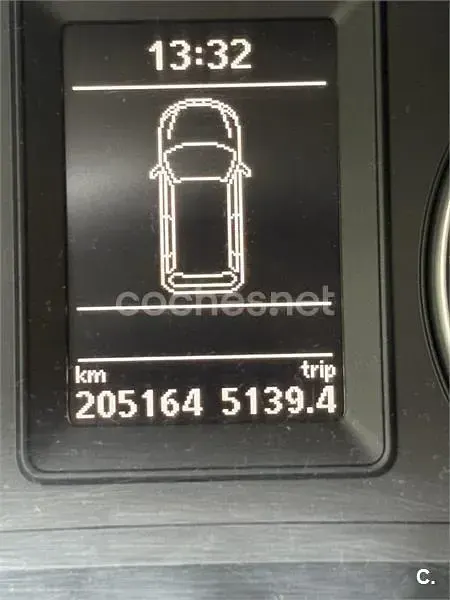 Usado VW Touran Advance 105 CV (77 kW) 2011 Gris / plata Monovolumen