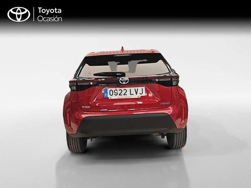 Usado Toyota Yaris Style 116 CV (85 kW) 2021 Rojo Utilitario