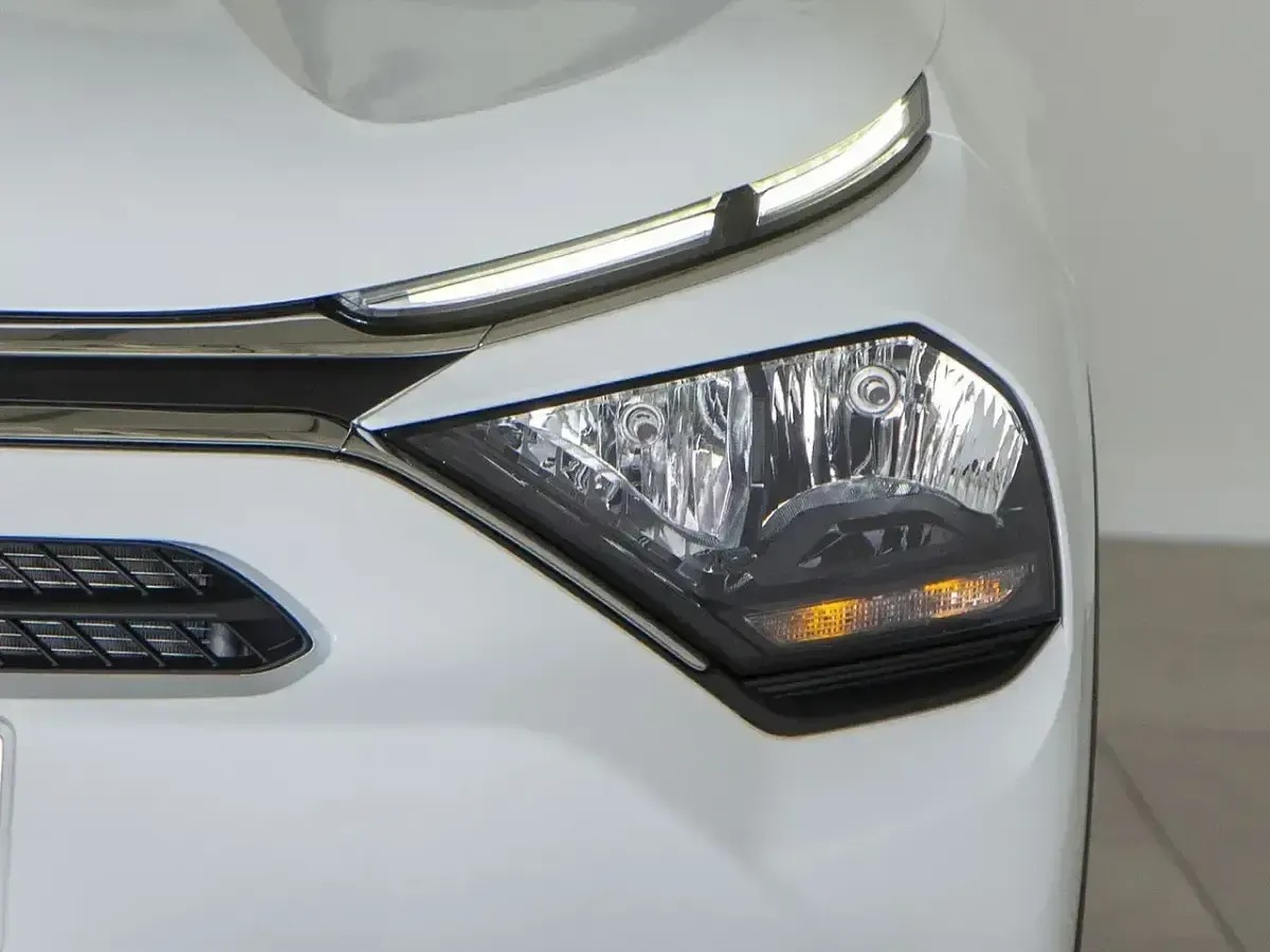 Usado Citroën C4 Feel 102 CV (75 kW) 2023 Blanco Utilitario