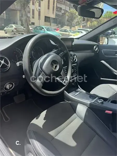 Usado Mercedes A180 Urban 109 CV (80 kW) 2013 Gris / plata Utilitario