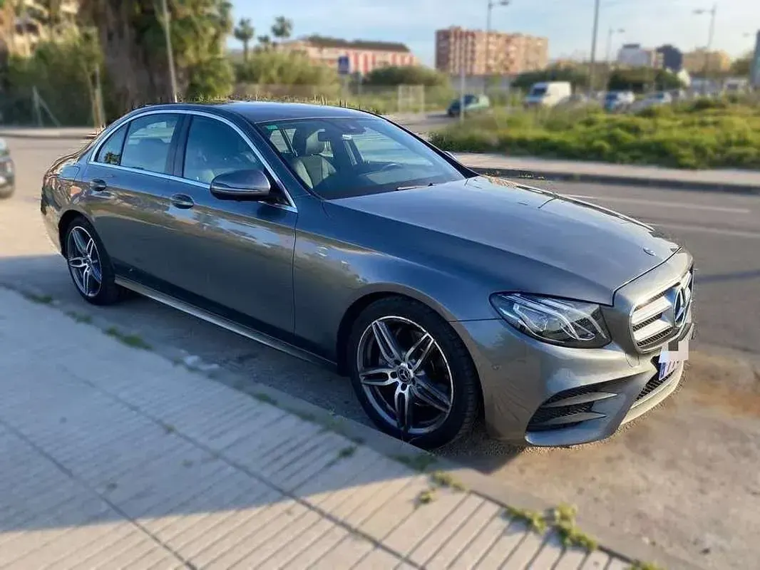 Usado Mercedes E220 194 CV (142 kW) 2018 Gris Berlina