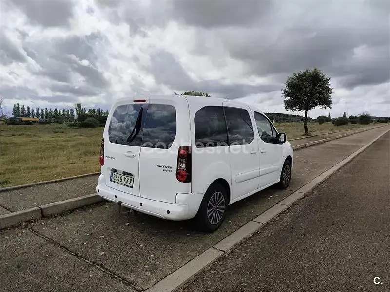 Usado Peugeot Partner Tepee Access 100 CV (73 kW) 2018 Blanco Monovolumen