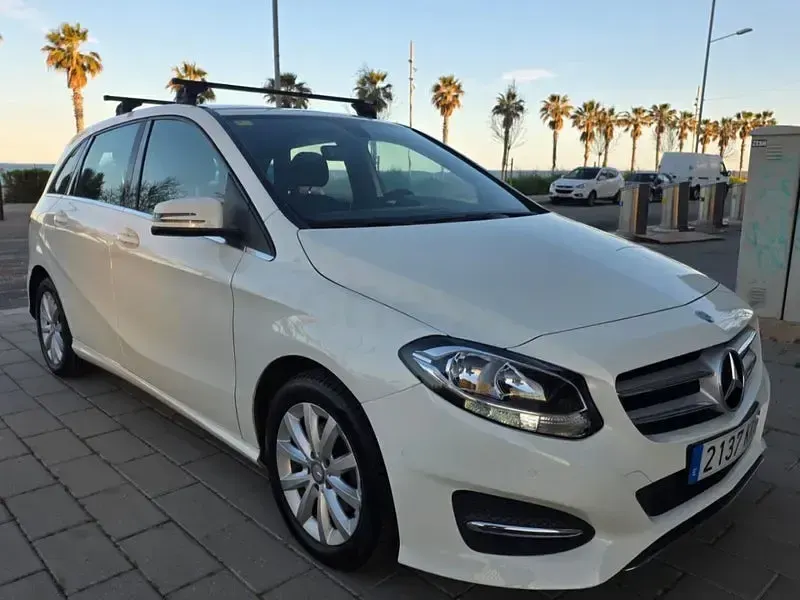 Usado Mercedes B180 Urban 109 CV (80 kW) 2016 Blanco Monovolumen
