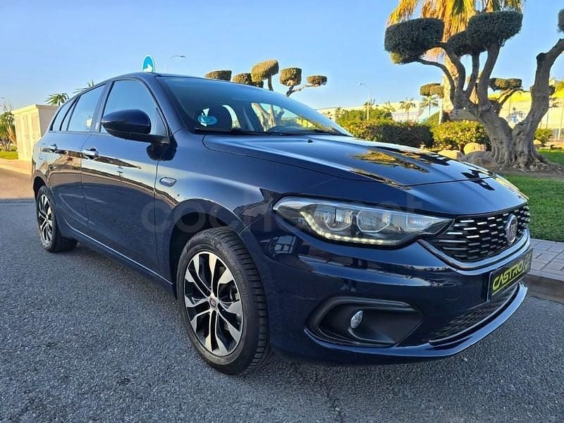 Usado Fiat Tipo Mirror 95 CV (69 kW) 2020 Azul Familiar