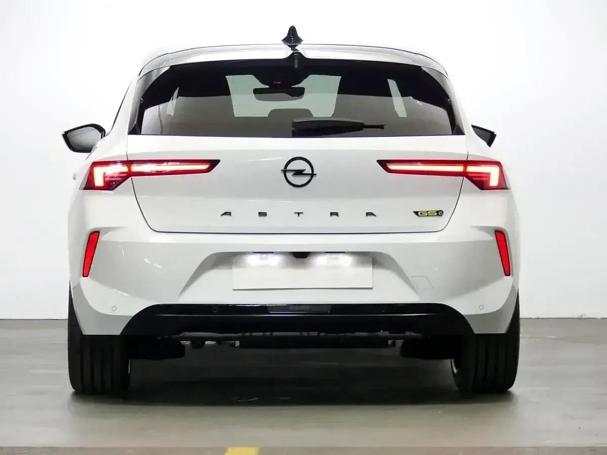 Usado Opel Astra GSe 225 CV (165 kW) 2023 Blanco Utilitario