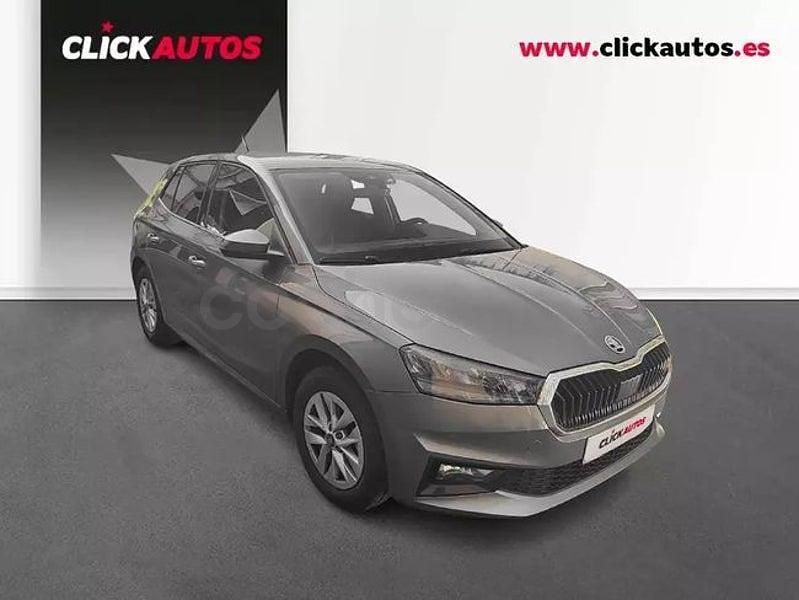 Usado Skoda Fabia Selection 95 CV (69 kW) 2025 Gris Utilitario