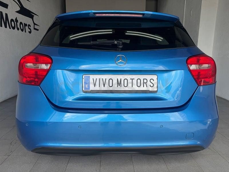 Usado Mercedes A180 Urban 122 CV (89 kW) 2013 Azul Berlina