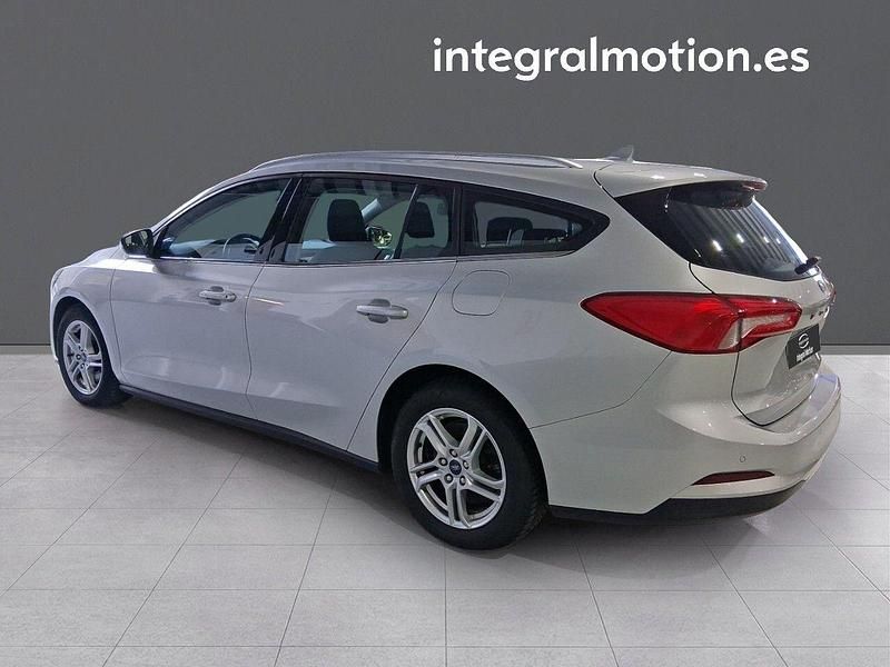 Usado Ford Focus Trend 119 CV (87 kW) 2019 Gris Familiar
