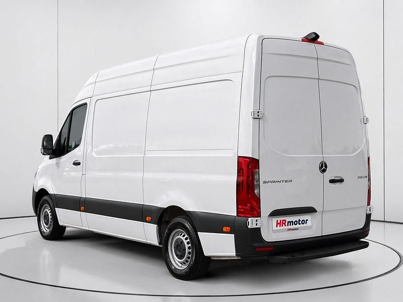 Usado Mercedes Sprinter 150 CV (110 kW) 2023 Negro Van