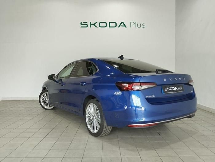 Azul Usado 2024 Skoda Superb LAURIN & KLEMENT | 44.995 € - Imagen 1/4
