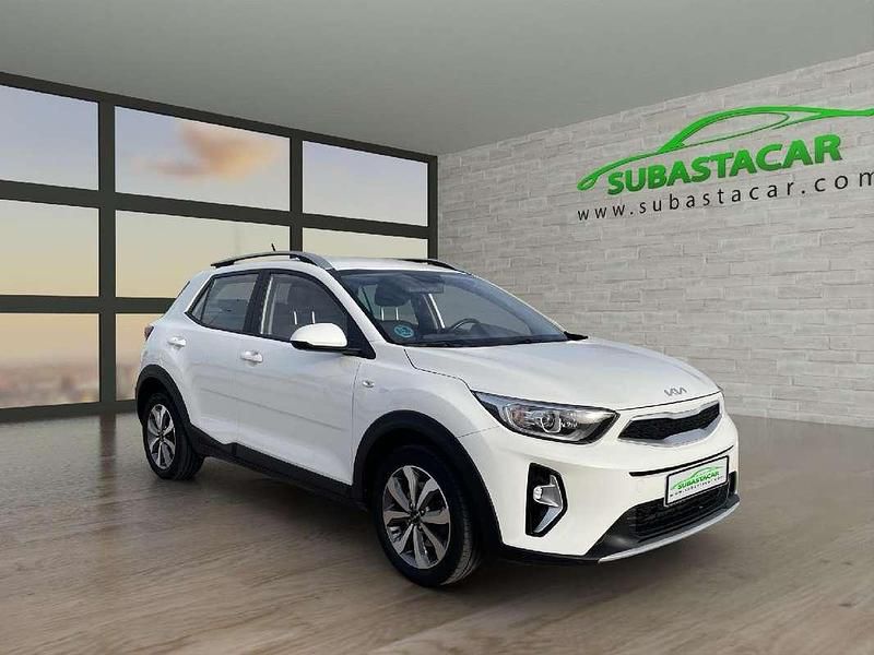 Usado Kia Stonic 84 CV (61 kW) 2023 Blanco SUV