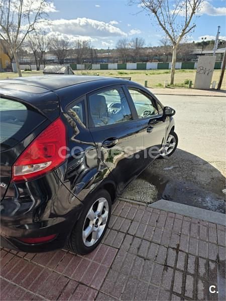 Usado Ford Fiesta Trend 82 CV (60 kW) 2010 Negro Utilitario